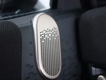 Car image 25
