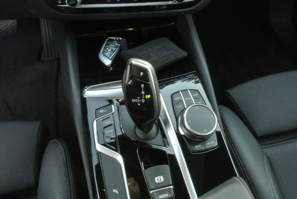 BMW 520i Touring 135 kW image number 19