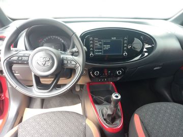 Car image 11