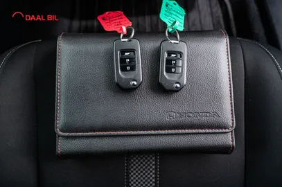 Car image 24