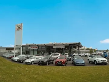 Car image 16