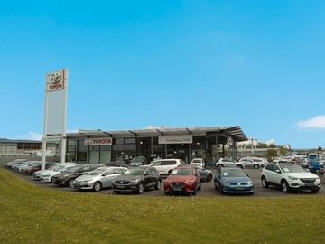 Car image 16