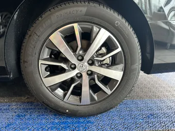 Car image 29