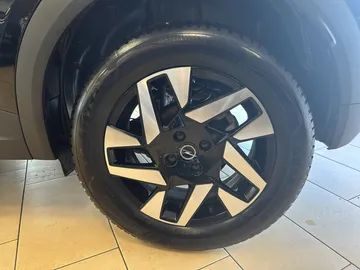 Car image 25