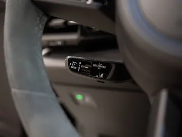 Car image 40