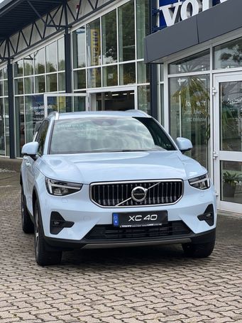 Volvo XC40 Recharge Plug-in Hybrid Plus Bright 155 kW image number 2