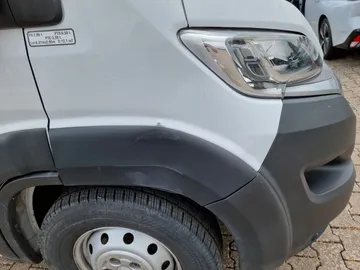 Car image 27