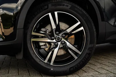 Car image 34