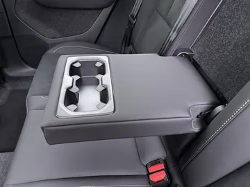 Car image 43