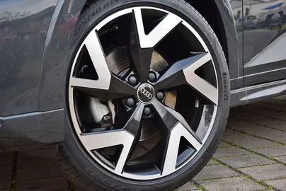 Car image 22