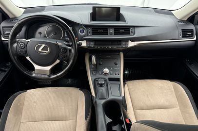 Car image 12