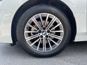 Car image 33
