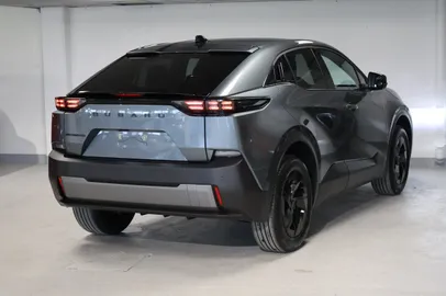 Car image 2