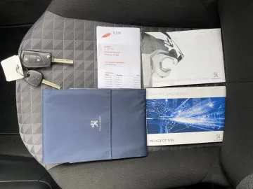 Car image 30