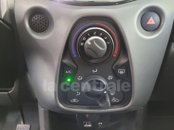 Toyota Aygo X-shift x-play 53 kW image number 9