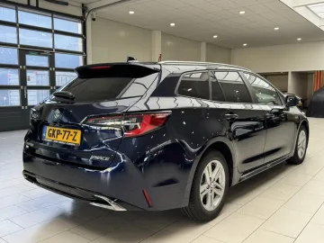 Car image 35