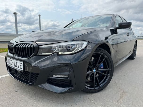 BMW 330 e M 215 kW image number 1