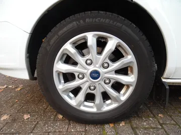 Car image 34