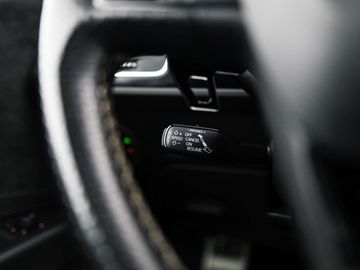 Car image 32