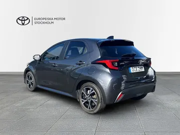 Car image 4