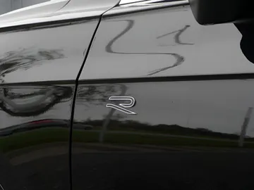 Car image 32