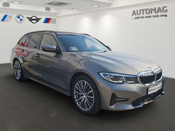 BMW 330 e Touring Sport Line 215 kW image number 2