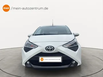 Car image 4