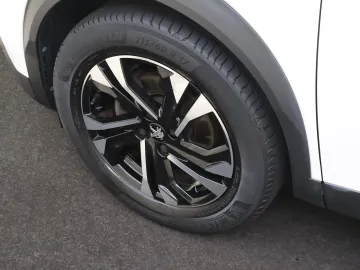 Car image 34