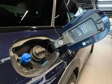 Car image 30