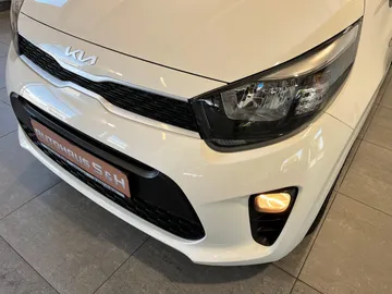 Car image 26