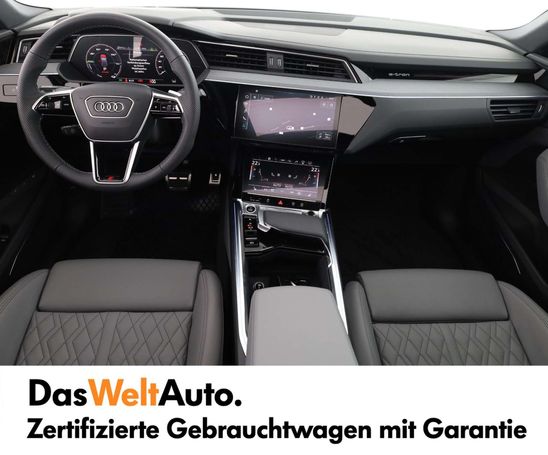 Audi Q8 55 quattro e-tron S-line 250 kW image number 11