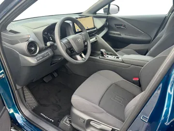 Car image 18