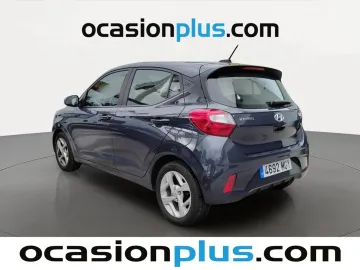 Car image 4