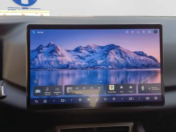Car image 26