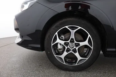 Car image 30