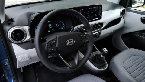 Car image 11