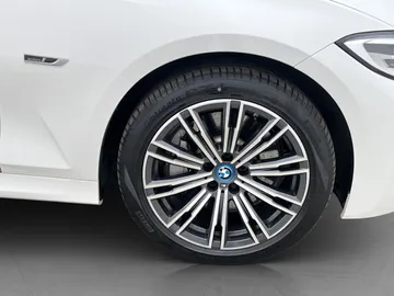 Car image 35