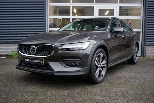 Volvo V60 Cross Country AWD B5 184 kW image number 1