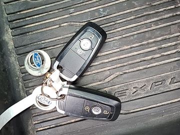Car image 32