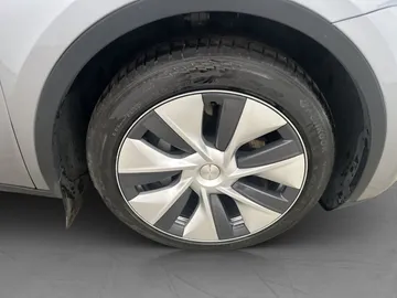 Car image 28