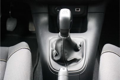 Car image 32