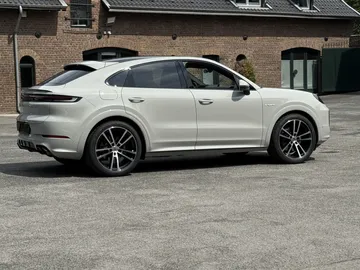 Car image 30
