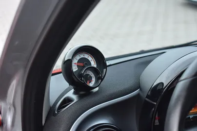 Car image 30