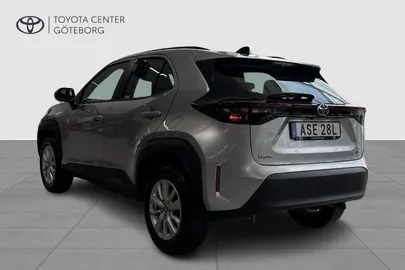 Car image 4