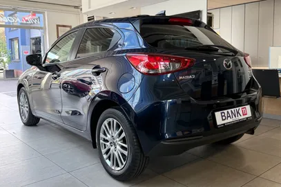 Car image 4