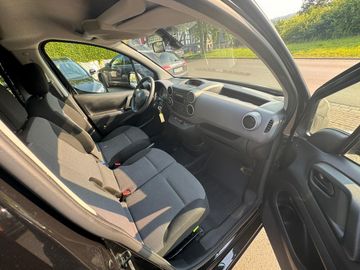 Car image 13