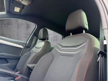Car image 27