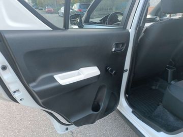 Car image 10