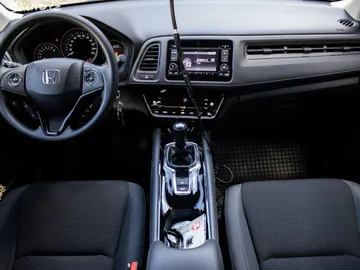 Car image 30