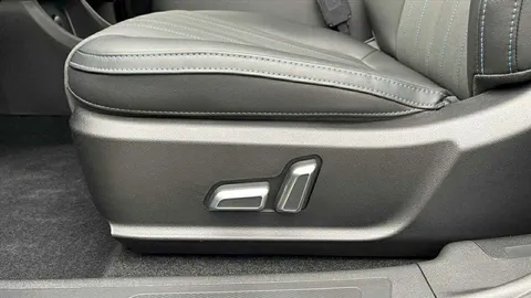 Car image 36